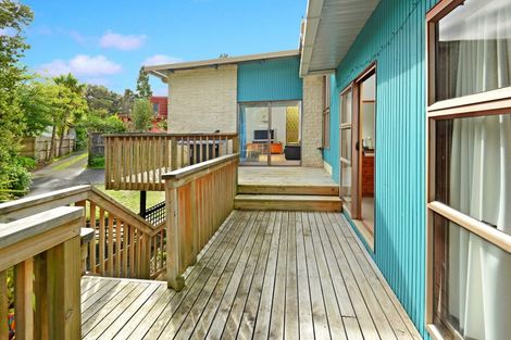 Photo of property in 18 Barlow Place, Chatswood, Auckland, 0626