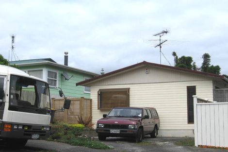 Photo of property in 1 Hellyers Street, Birkdale, Auckland, 0626