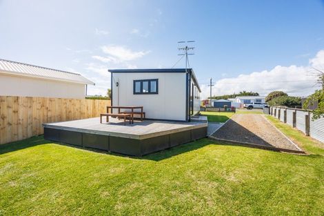 Photo of property in 52 Nash Parade, Foxton Beach, Foxton, 4815