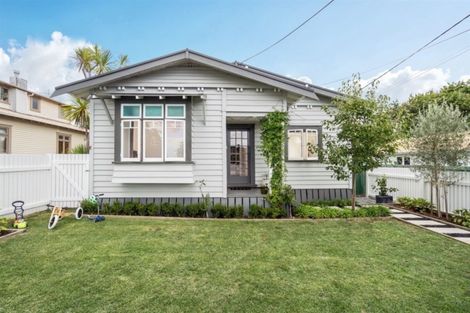 Photo of property in 1/34 Gladstone Road, Northcote, Auckland, 0627