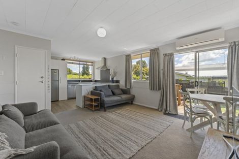 Photo of property in 11 Besley Place, Acacia Bay, Taupo, 3330