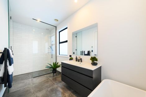 Photo of property in 2 Waimarama Court, Roslyn, Palmerston North, 4414