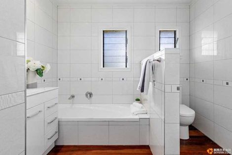 Photo of property in 18 Tirimoana Road, Te Atatu South, Auckland, 0602