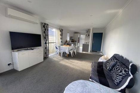 Photo of property in 4 Frank Newton Road, Swanson, Auckland, 0614