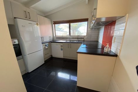 Photo of property in 2/13 Saddleback Rise, Murrays Bay, Auckland, 0630