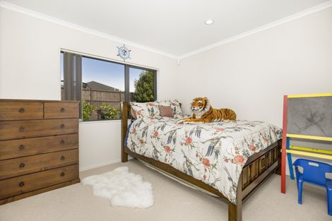 Photo of property in 10 Creda Road, Wattle Downs, Auckland, 2103