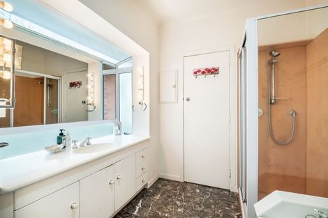 Photo of property in 314 East Coast Road, Forrest Hill, Auckland, 0620