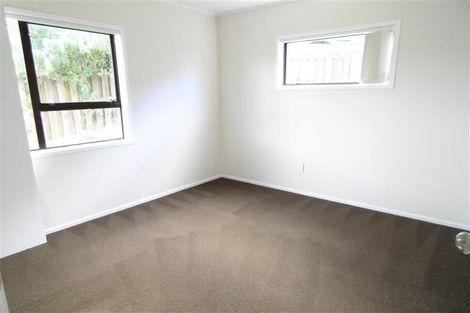 Photo of property in 1/31 Tetrarch Place, Totara Vale, Auckland, 0629