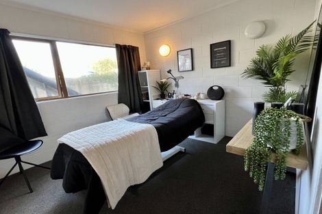 Photo of property in 24 The Esplanade, Eastern Beach, Auckland, 2012