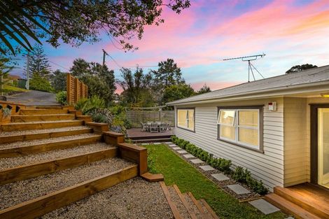 Photo of property in 36 Sunnyside Road, Sunnyvale, Auckland, 0612