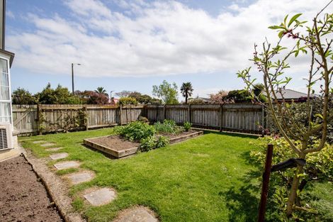 Photo of property in 37 Darlington Street, Ngatea, 3503