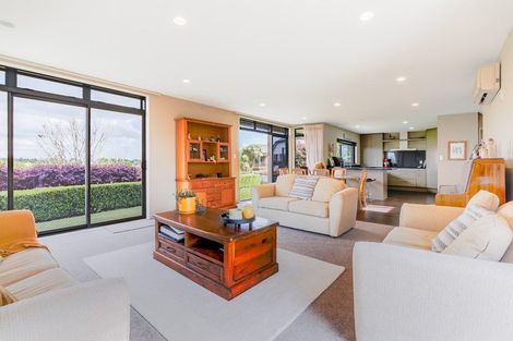 Photo of property in 76 Rototuna Road, Rototuna, Hamilton, 3210