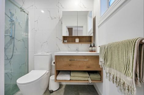 Photo of property in 36 Queen Street, Northcote Point, Auckland, 0627