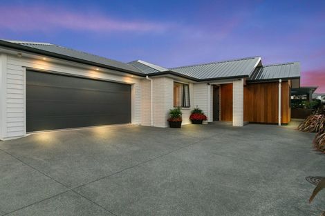 Photo of property in 6 Papa Orchard Drive, Kumeu, 0810