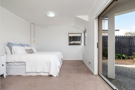 Photo of property in 6 Wakaroa Avenue, Te Atatu Peninsula, Auckland, 0610