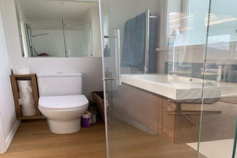 Photo of property in 25 Hungerford Road, Lyall Bay, Wellington, 6022