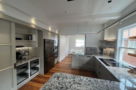 Photo of property in Inverleith Apartments, 3/306 Oriental Parade, Oriental Bay, Wellington, 6011