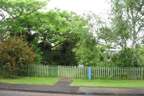 Photo of property in 2/124 Chichester Drive, Rosehill, Papakura, 2113
