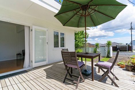 Photo of property in 92 Astley Avenue, New Lynn, Auckland, 0600