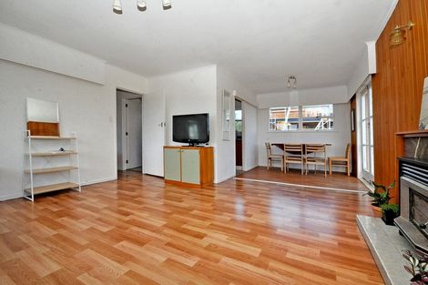 Photo of property in 2/390 Glenfield Road, Glenfield, Auckland, 0629