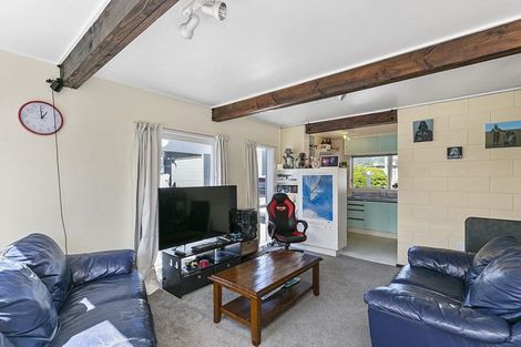 Photo of property in Lynbrae Court Flats, 17/4 Dr Taylor Terrace, Johnsonville, Wellington, 6037