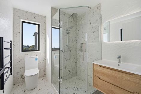 Photo of property in 2/8 Park Rise, Campbells Bay, Auckland, 0630