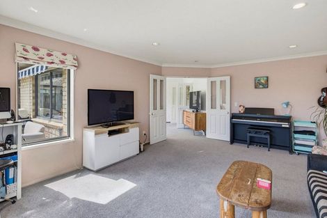 Photo of property in 166 Milne Drive, Paraparaumu, 5032