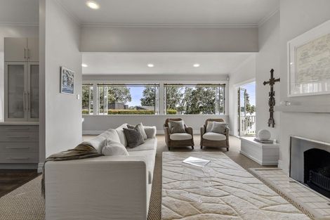 Photo of property in 28 Stanley Point Road, Stanley Point, Auckland, 0624