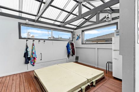 Photo of property in 31 Queenwood Road, Levin, 5510