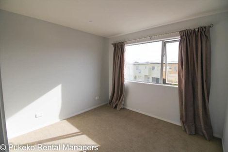 Photo of property in 26/11 Ray Small Drive, Papakura, 2110