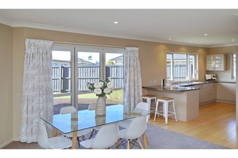 Photo of property in 5 Corsican Grove, Parklands, Christchurch, 8083