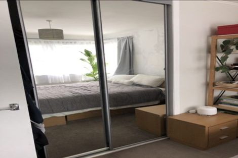 Photo of property in 8 Thuja Street, Green Bay, Auckland, 0604