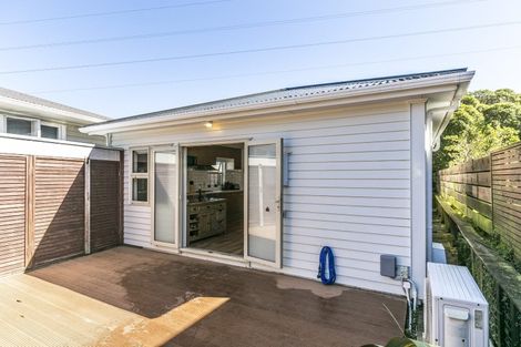 Photo of property in 16a Alder Place, Newlands, Wellington, 6037