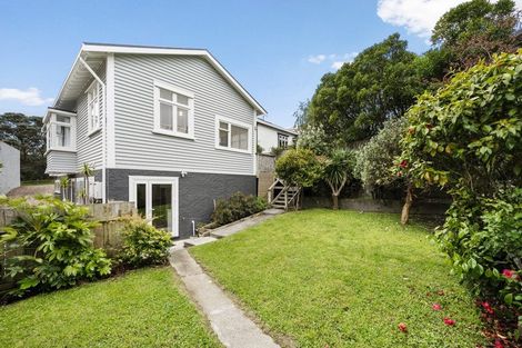 Photo of property in 1 Dover Street, Island Bay, Wellington, 6023