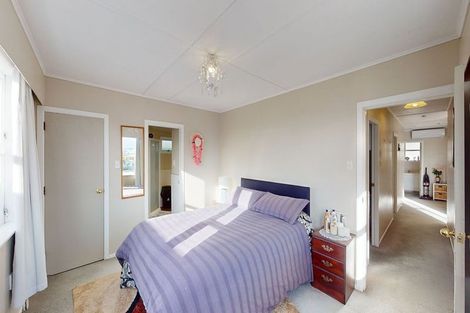 Photo of property in 12 Baylands Drive, Newlands, Wellington, 6037