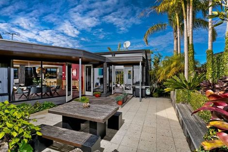 Photo of property in 18 Oakpark Place, West Harbour, Auckland, 0618