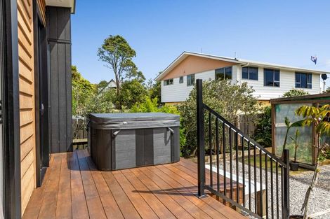 Photo of property in 33 Ngahue Crescent, Carters Beach, Westport, 7825