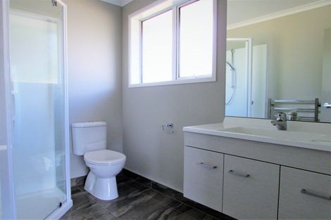 Photo of property in 17 Poulson Grove, Trentham, Upper Hutt, 5018