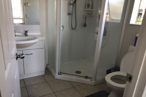 Photo of property in 8 Parkcrest Drive, Henderson, Auckland, 0612