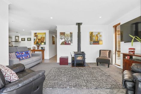 Photo of property in 16 Karaka Place, Kinloch, Taupo, 3377