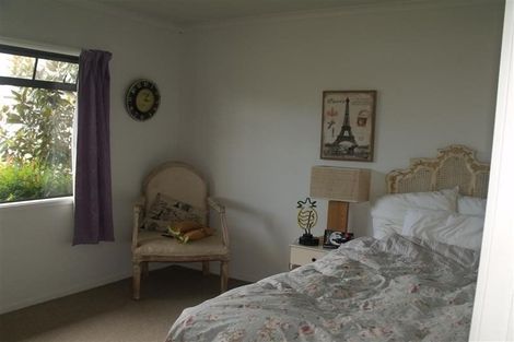 Photo of property in 2 Woodfield Place, Parkvale, Hastings, 4122