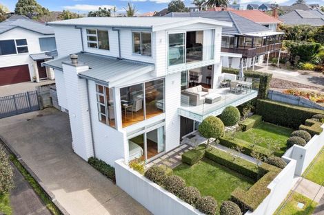 Photo of property in 81 Seacliffe Avenue, Narrow Neck, Auckland, 0622