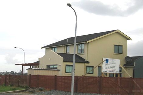 Photo of property in 10/15 Clearwater Cove, West Harbour, Auckland, 0618