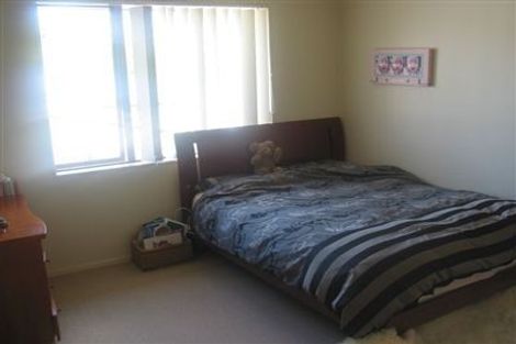 Photo of property in 5 Marbella Crescent, Oteha, Auckland, 0632