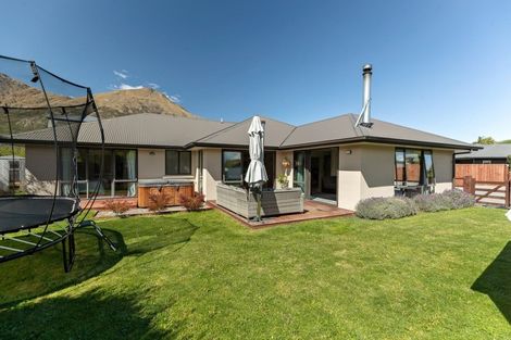 Photo of property in 8 Ada Place, Lake Hayes, Queenstown, 9304