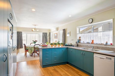 Photo of property in 64 Highbury Drive, Levin, 5510