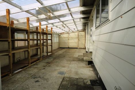 Photo of property in 11 Gibbons Road, Weymouth, Auckland, 2103