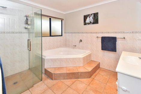 Photo of property in 14 Trossach Place, Wattle Downs, Auckland, 2103