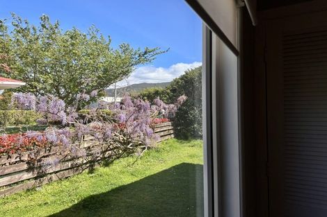 Photo of property in 1 Farrier Grove, Featherston, 5710