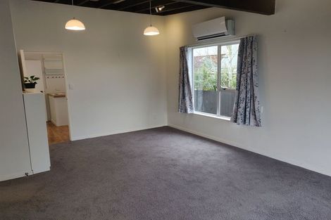 Photo of property in 17a Kingsbridge Place, Newlands, Wellington, 6037